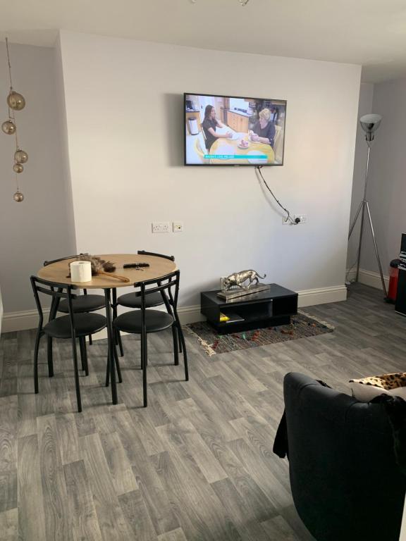 Alma Suite 2 room 2